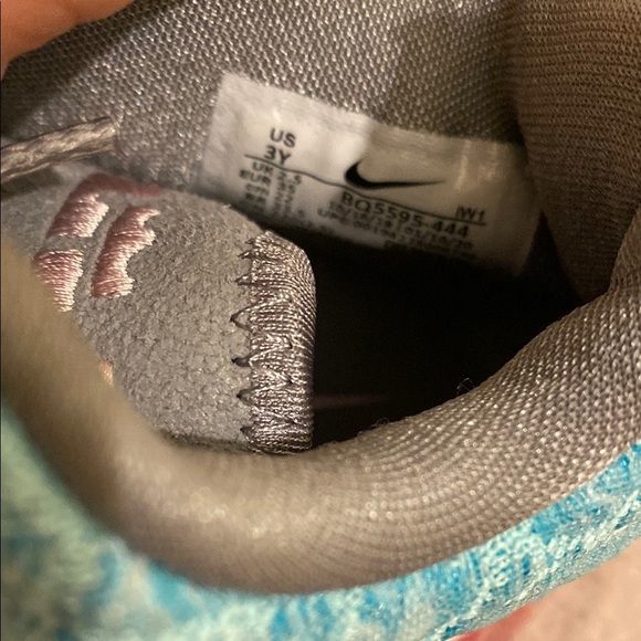Nike Kids Aqua and Gray Sneakers. Size 3Y. ( Eu 35 ) New - Picture 9 of 10